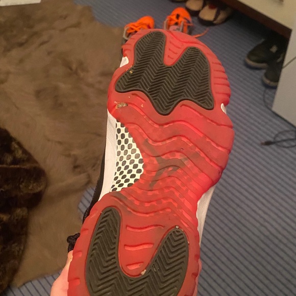 Jordan bred 11 gently used - Picture 4 of 8